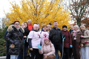 600 żonkili na 600-lecie Ełku, sadzenie cebulek