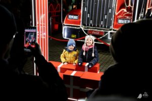 świąteczna ciężarówka coca-cola, plac Jana Pawła II, Mikołaj
