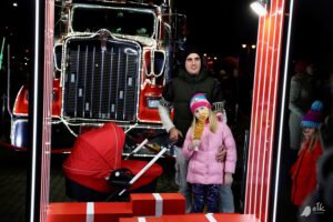 świąteczna ciężarówka coca-cola, plac Jana Pawła II, Mikołaj