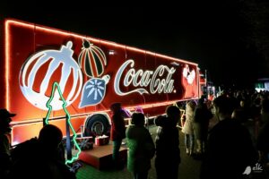 świąteczna ciężarówka coca-cola, plac Jana Pawła II, Mikołaj