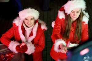 świąteczna ciężarówka coca-cola, plac Jana Pawła II, Mikołaj