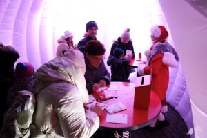 świąteczna ciężarówka coca-cola, plac Jana Pawła II, Mikołaj